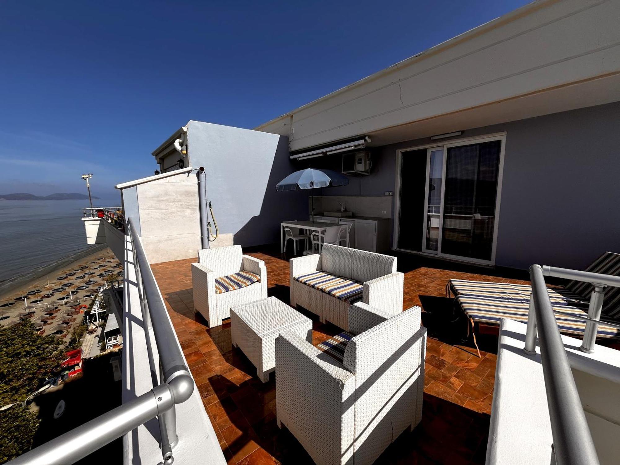 Sky & Sea Viewing Apartment Vlorë 外观 照片